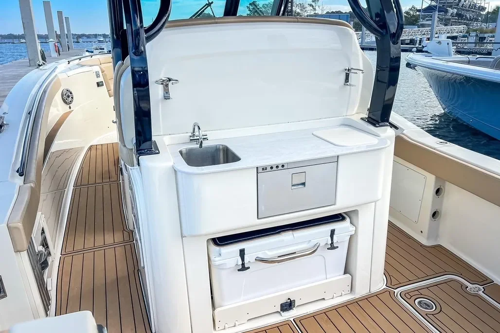 2022 Scout 330 LXF — Refreshment station